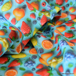 Tissu coton motif fruits 3D – Frais et coloré sur fond bleu