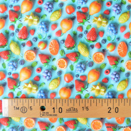 Tissu coton motif fruits 3D – Frais et coloré sur fond bleu