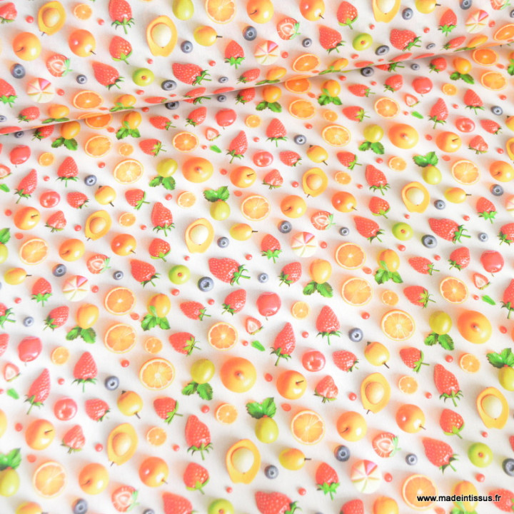 Tissu coton enduit fruits frais 3D – Fraises, oranges & myrtilles sur fond blanc