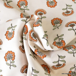 Tissu demi-natté motif fleurs orange fond écru