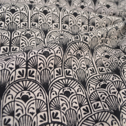 Tissu demi-natté motif art déco noir fond Blanc