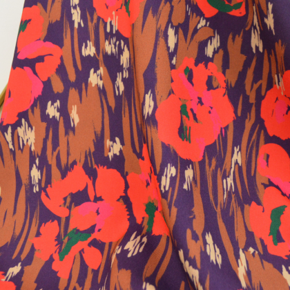 Tissu popeline de Viscose Amaya motif fleurs rouge fond violet