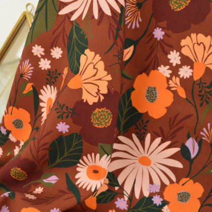 Tissu popeline de Viscose Moricette motif fleurs fond marron