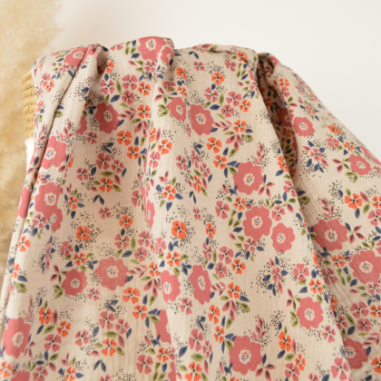 Tissu double gaze coton Oscalia Oeko-Tex, motif petites fleurs sur fond galet – couture layette, vêtements, accessoires & déco.