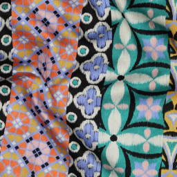Tissu Satin de coton motif géométrique rayé bleu, rose et vert