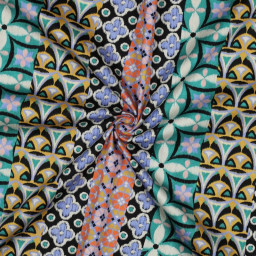 Tissu Satin de coton motif géométrique rayé bleu, rose et vert