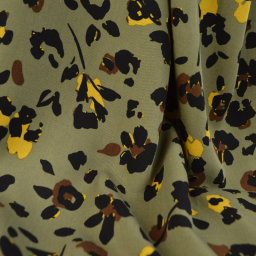 Tissu Twill de Viscose Motif Léopard fleuri – Fond Kaki