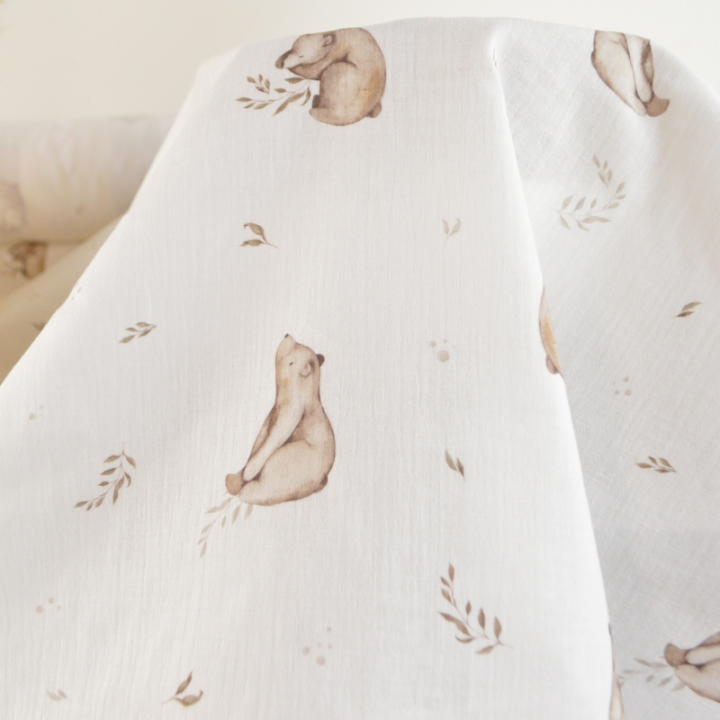 Tissu Double Gaze de Coton – Motif Ours Sauvages – Fond Blanc