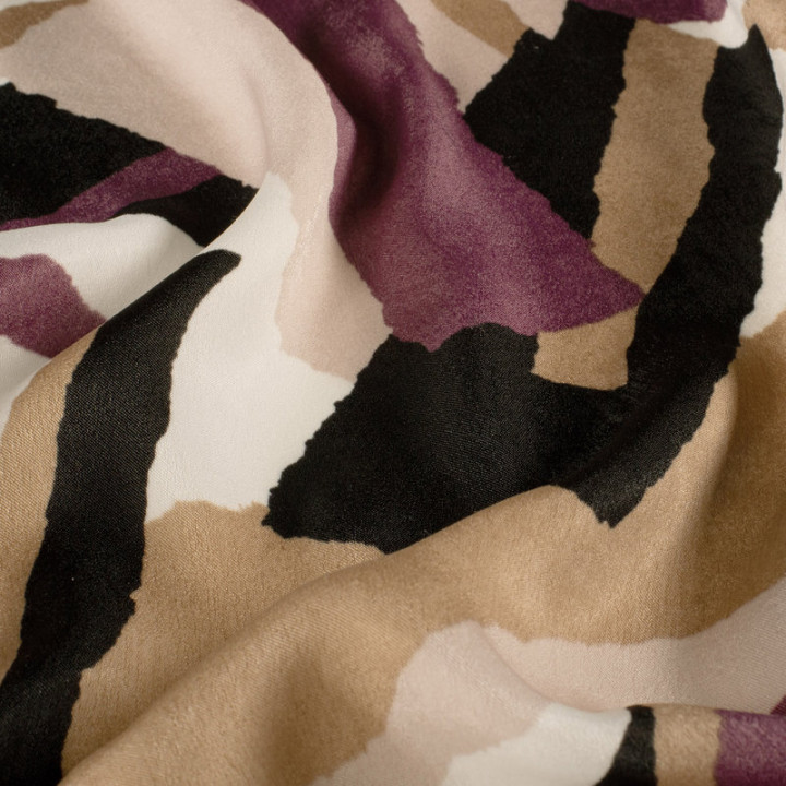 Tissu Satin peau de pêche motif abstrait - Noir et aubergine