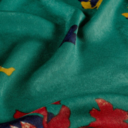 Tissu Satin peau de pêche motif fleurs fond vert éclatant