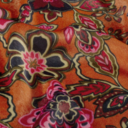 Tissu Satin peau de pêche motif fleurs fond terracotta