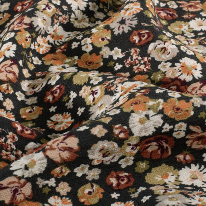 Tissu crêpe de viscose fleuri brique et vert – Fond noir
