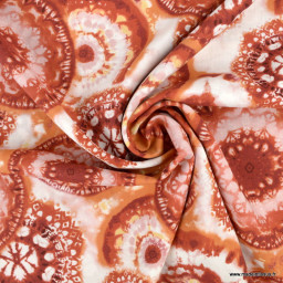 1 coupon de 70 cm Tissu Viscose graphique rosaces brique