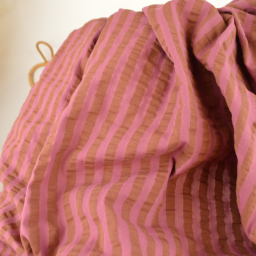 Tissu seersucker à rayures Tom - Bois de rose et Toffee