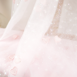 Tulle brodé rose brodé de coeurs roses