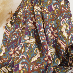 Satin Duchesse Imprimé – Motif Paisley & Fleurs sur Fond Bleu